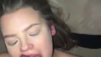 Stunning Girlfriend'S Oral Skills In Action
