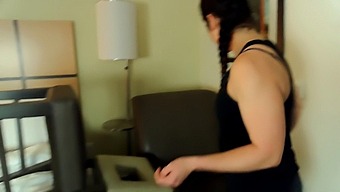 Unexpected Prank On Unsuspecting Stepmom - Worshiping The Butt